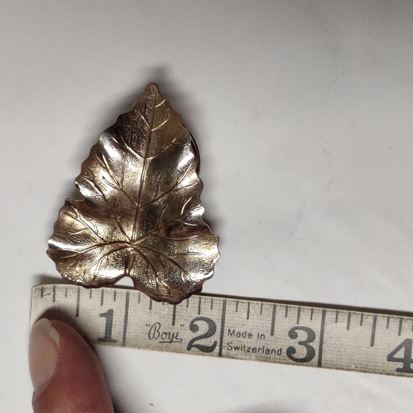 Gold toned vintage scarf clip - Picture 4 of 4